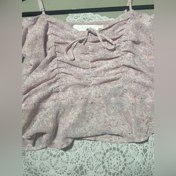 ASTR THE LABEL astr off the shoulder top light dusty rose pink botanical print - Picture 7 of 8